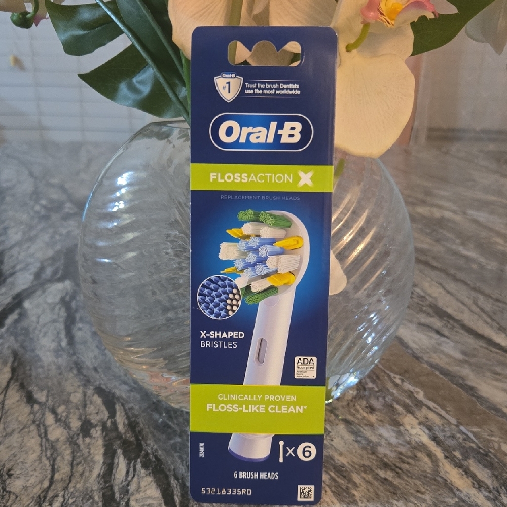 Oral-B FlossAction Replacement Brush Heads - Blue & Green Packaging